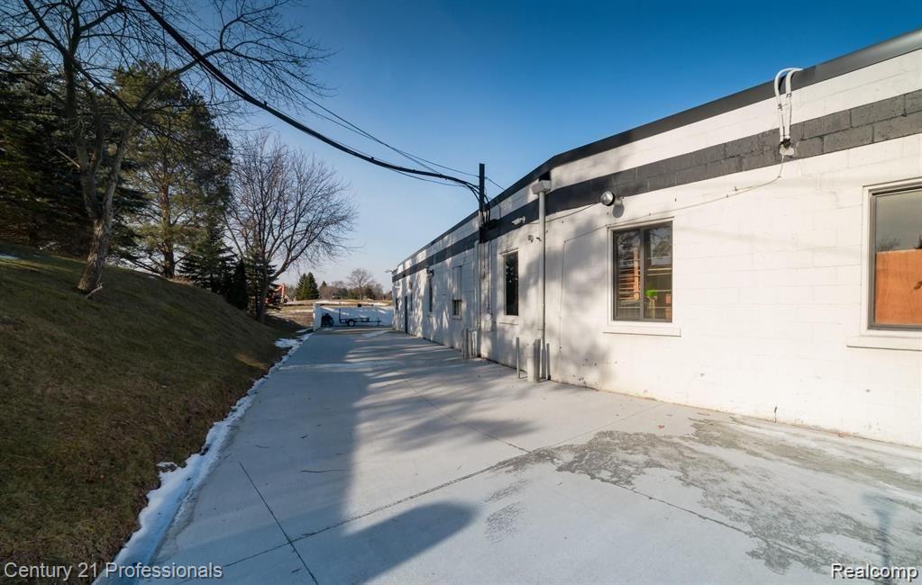 9861 DIXIE Highway, Clarkston, MI 48348 — Photo 58