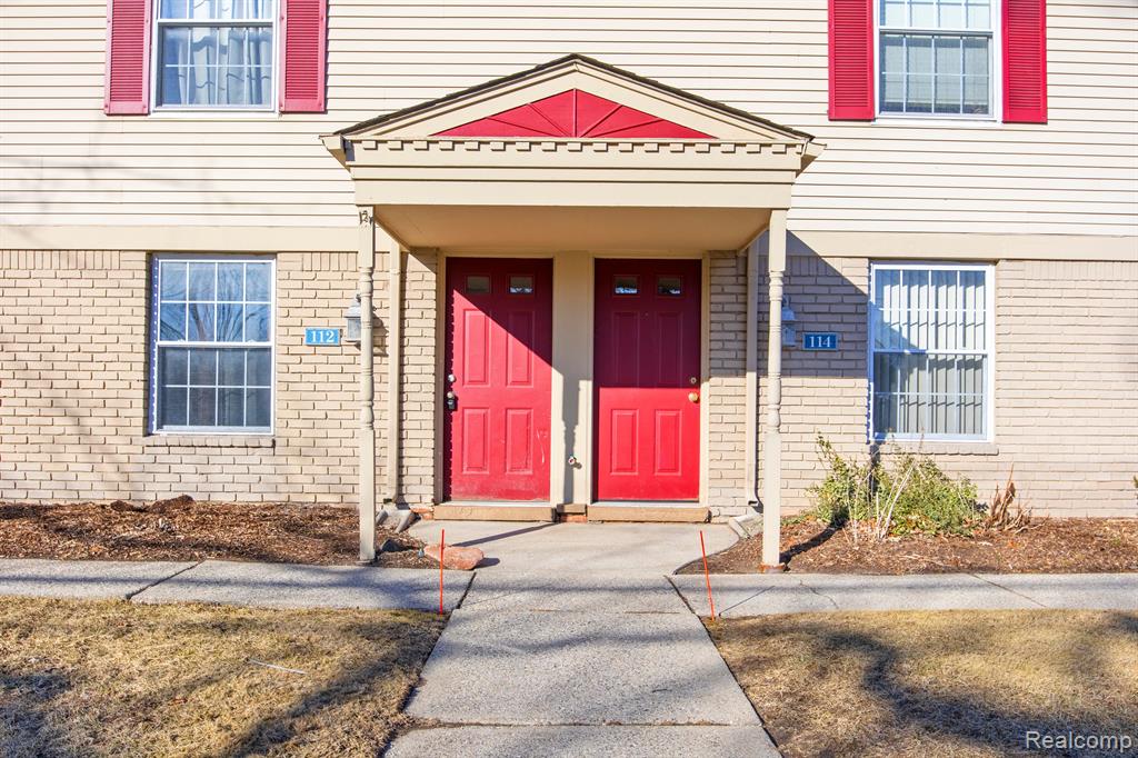 112 PRINCETON Drive, South Lyon, MI 48178 — Photo 12