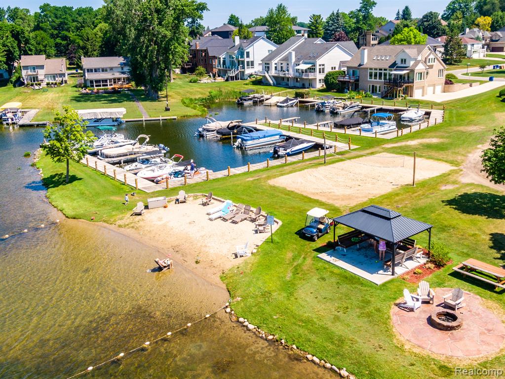 4425 ISLAND VIEW Drive, Waterford, MI 48328 — Photo 8