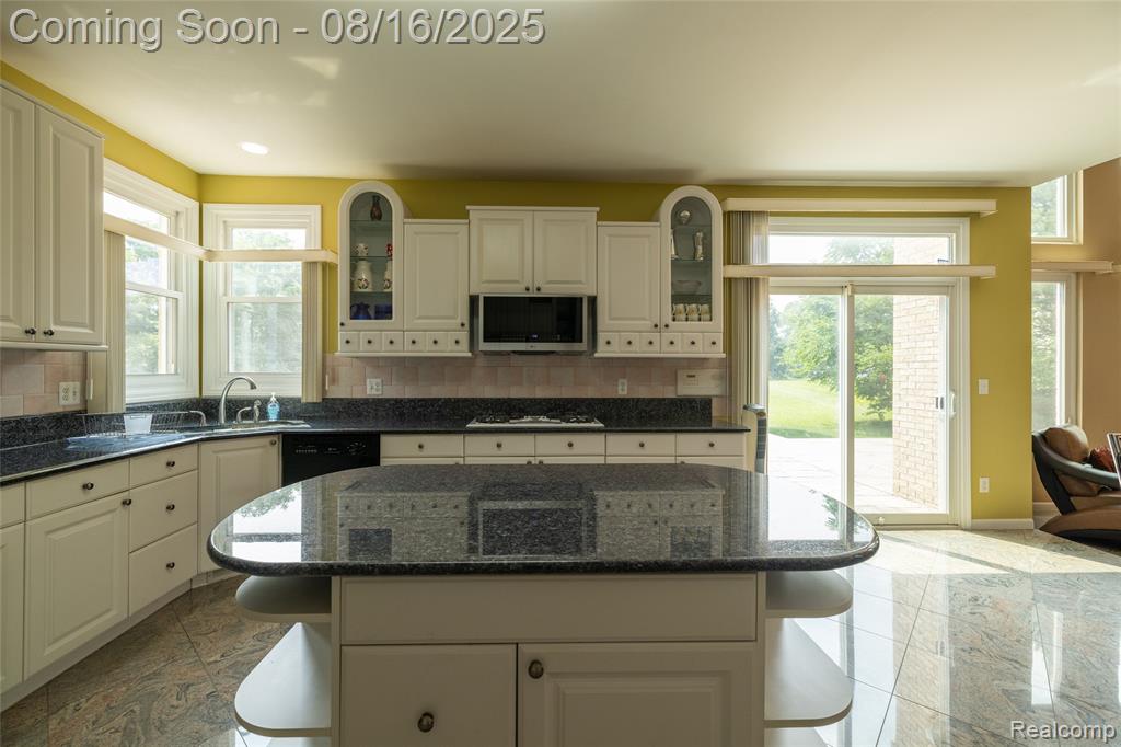 43281 Chester Drive, Sterling Heights, MI 48314 — Photo 27