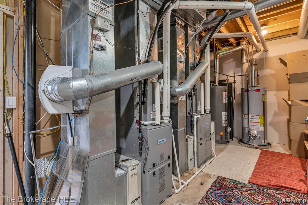 6995 HAWK WOODS Court, West Bloomfield, MI — Photo 53