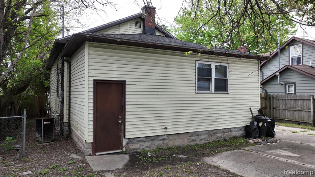 909 N Granger Street, Saginaw, MI 48602 — Photo 5