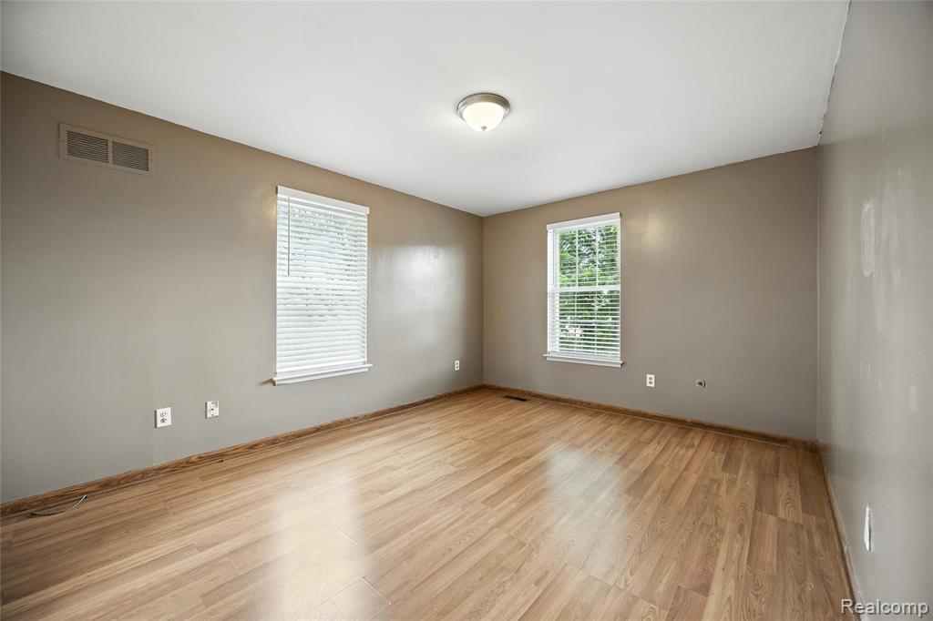 8924 Shawn Drive, Sterling Heights, MI 48312 — Photo 10
