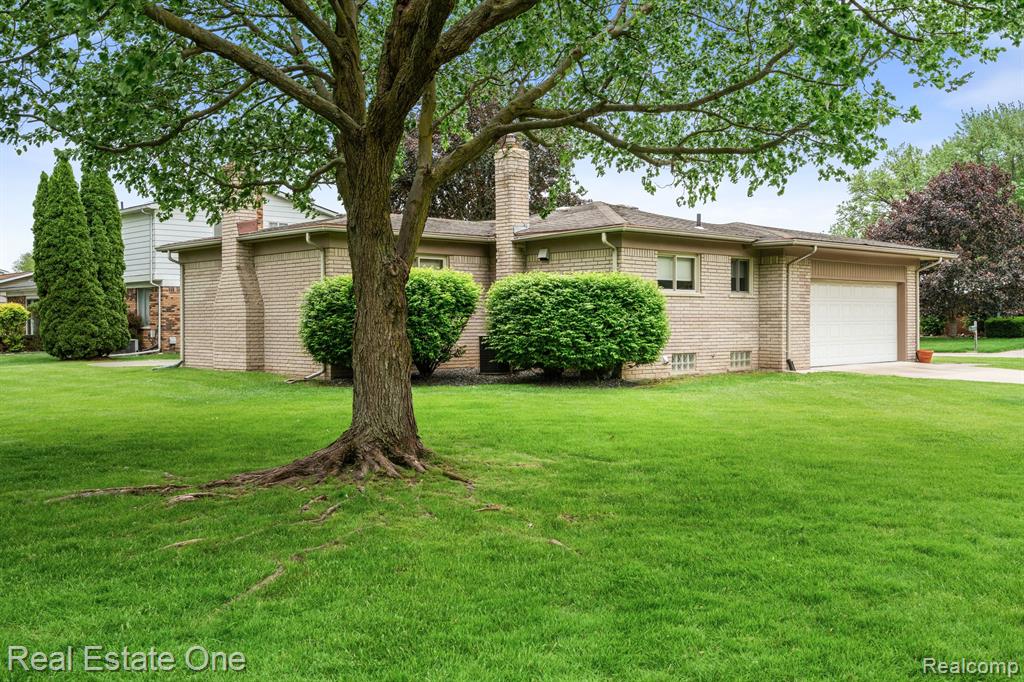 39664 Cadborough Drive, Clinton Twp, MI 48038 — Photo 36