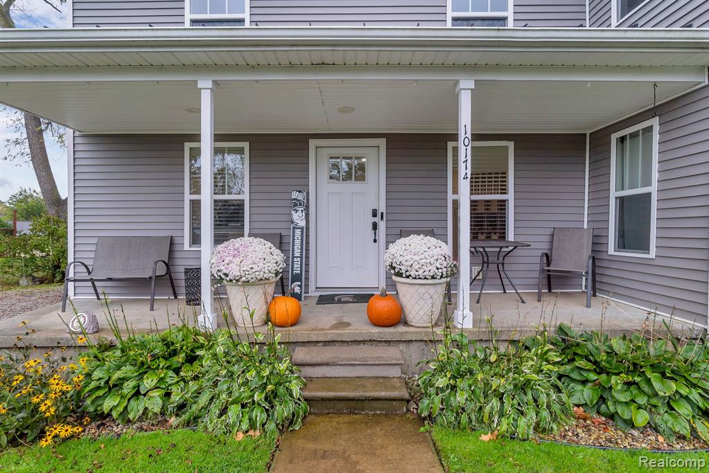 10174 HEGEL Road, Goodrich Vlg, MI — Photo 2