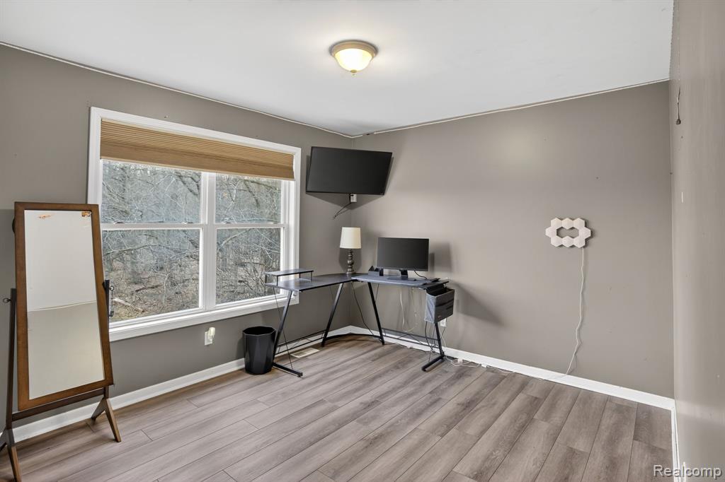 9055 Hegel Road, Goodrich Vlg, MI — Photo 38