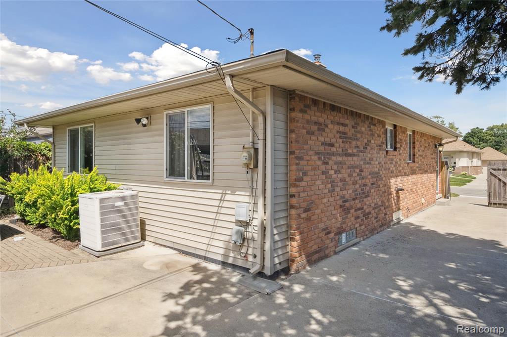 4241 Cooper Avenue, Royal Oak, MI 48073 — Photo 34
