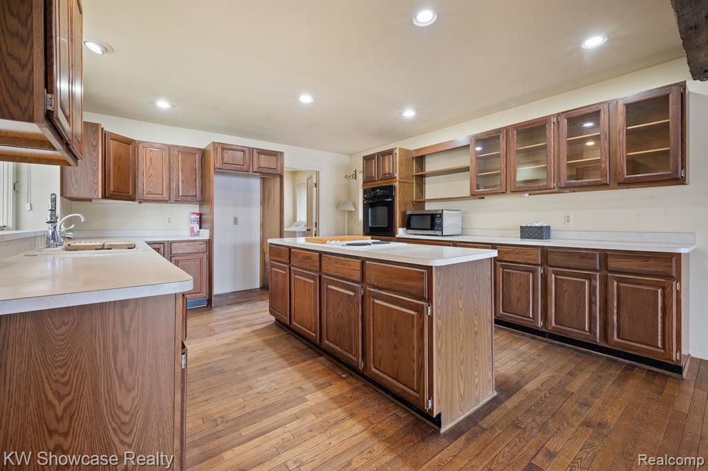 5867 COMMUNITY Drive, Brighton, MI 48116 — Photo 27