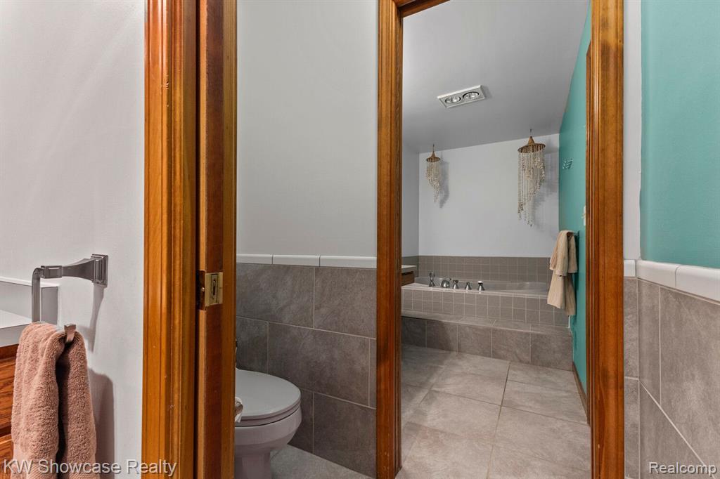 766 WHITE HOUSE Drive, Highland, MI 48356 — Photo 25
