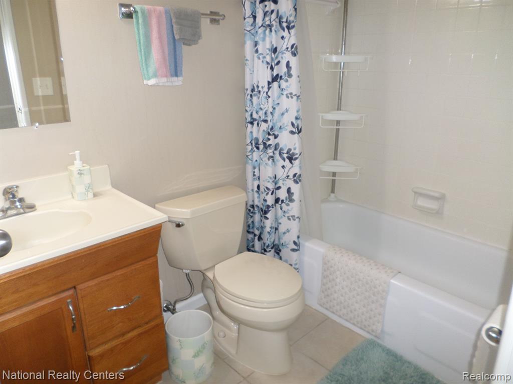 39733 VILLAGE WOOD Lane, Novi, MI — Photo 9