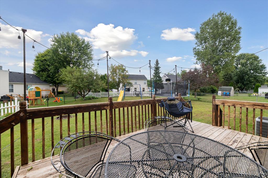 729 Cricket Crossing, Pinckney, MI 48169 — Photo 35