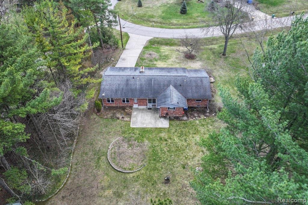 404 RIVER BEND Drive, Flushing, MI 48433 — Photo 22