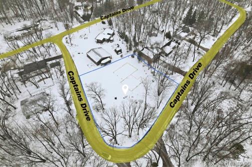 4081 Captains Drive, Huron, MI 48725 — front exterior