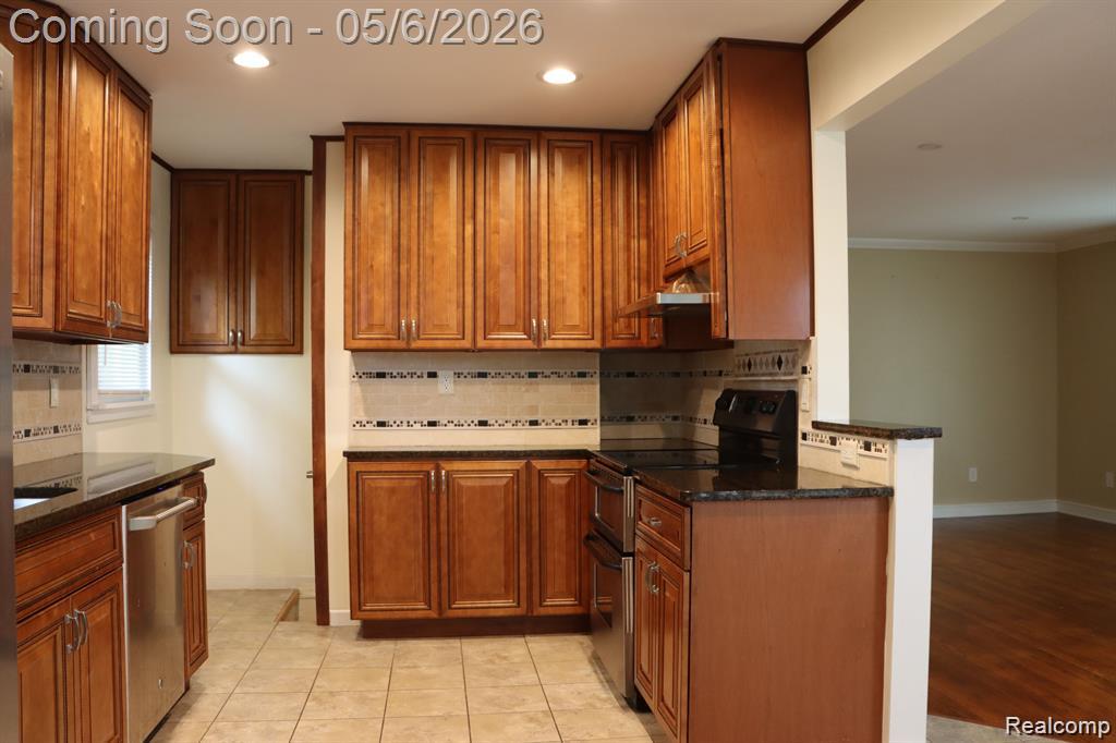 842 Hannah Drive, Troy, MI 48085 — Photo 13