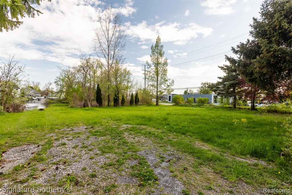 1389 S CASS LAKE Road, Waterford, MI 48328 — Photo 5