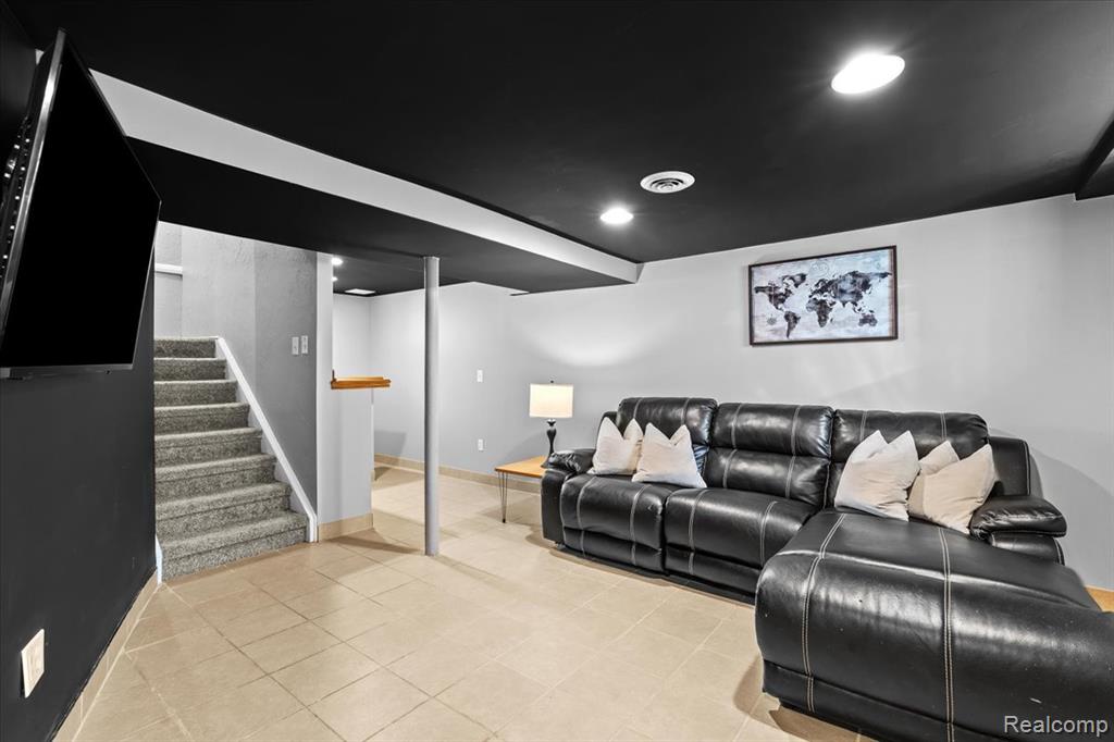 593 Heights Road, Lake Orion, MI 48362 — Photo 24