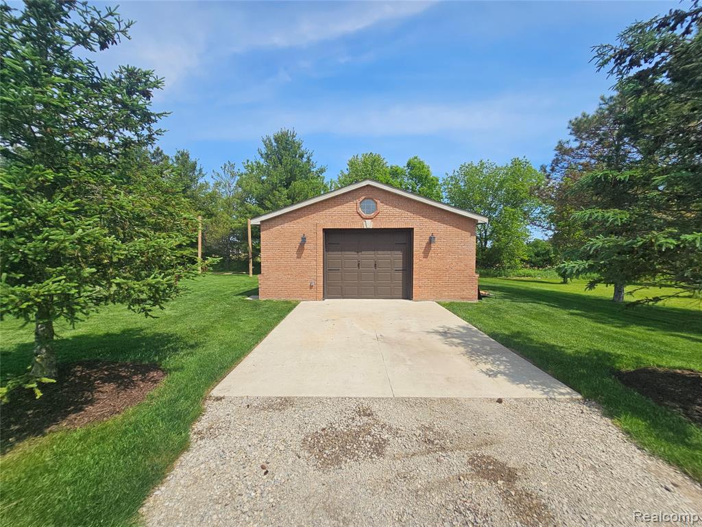 10331 Pine Valley Drive, Grand Blanc, MI 48439 — Photo 31
