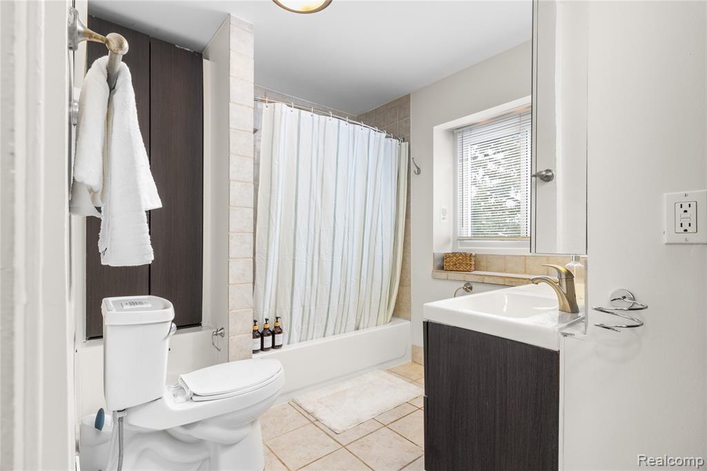 413 E 7TH Street, Royal Oak, MI 48067 — Photo 14