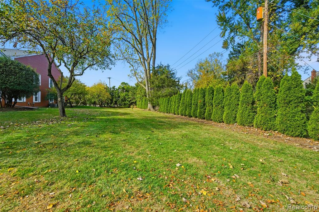 19710 13 Mile Road, 107, Beverly Hills, MI 48025 — Photo 21
