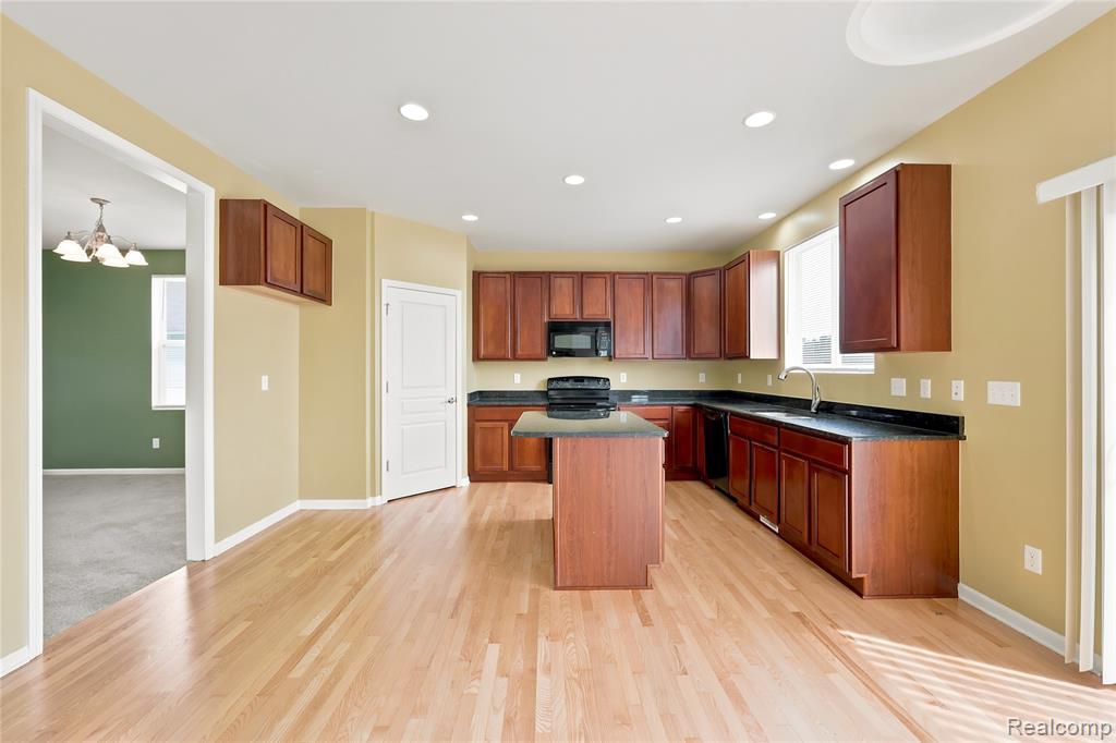 56626 Leeds Lane, Macomb, MI 48042 — Photo 13