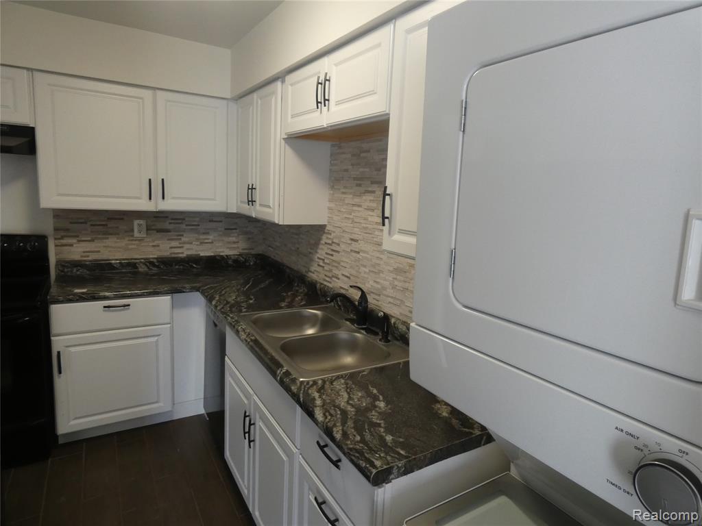 1862 Colonial Village Way, 3, Waterford, MI 48328 — Photo 5