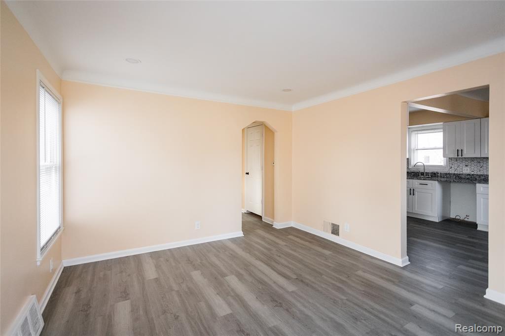 19100 Kingsville Street, Harper Woods, MI 48225 — Photo 7