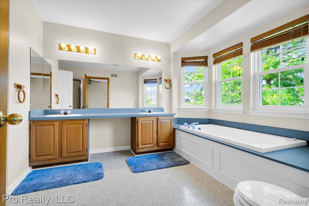 4000 Hunters Circle E, 137, Canton, MI 48188 — Photo 25
