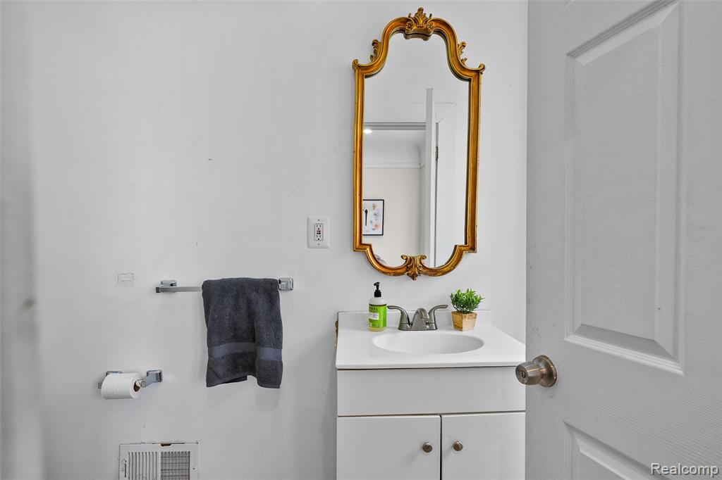 280 Hague Street, Detroit, MI 48202 — Photo 15