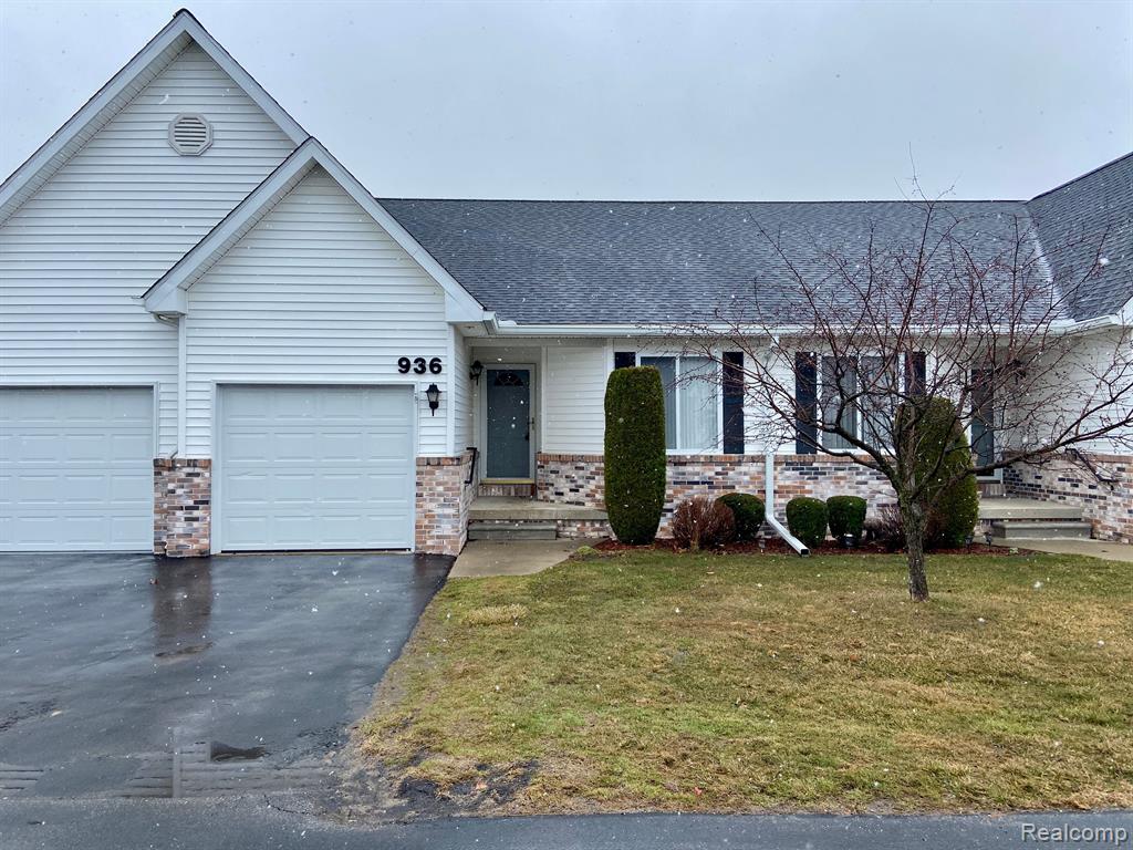 936 LIGHTHOUSE Drive, Marysville, MI 48040 — front exterior
