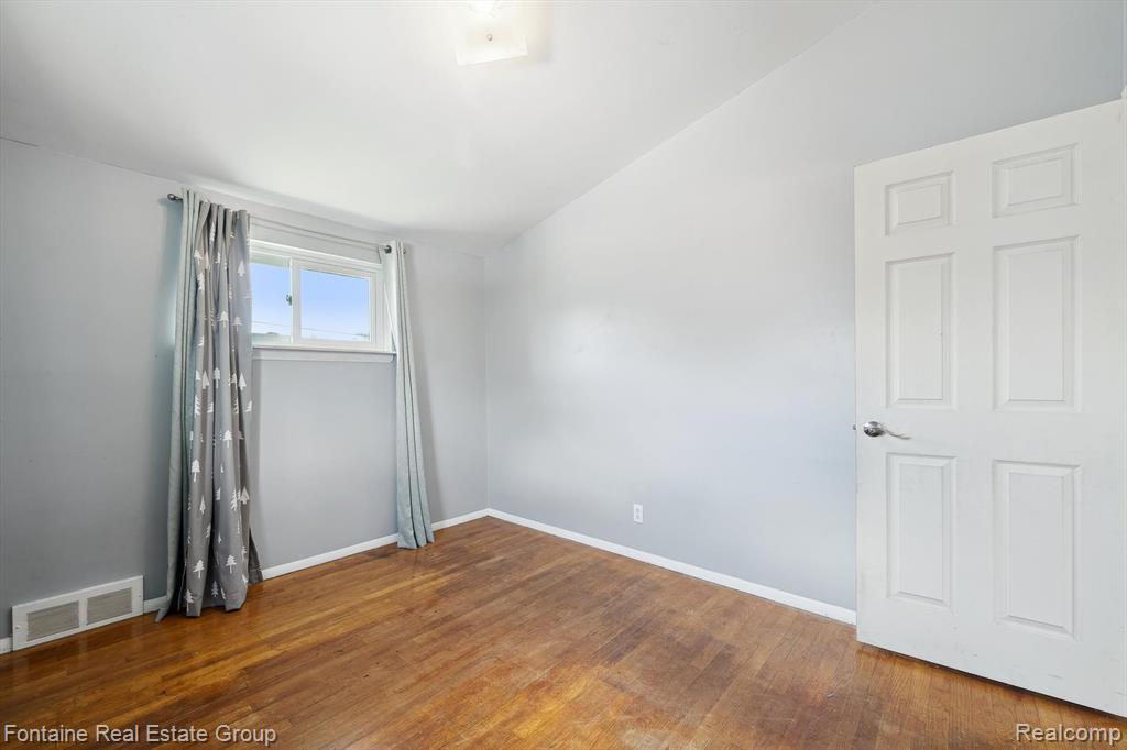 8657 Mercedes Street, Dearborn Heights, MI 48127 — Photo 24
