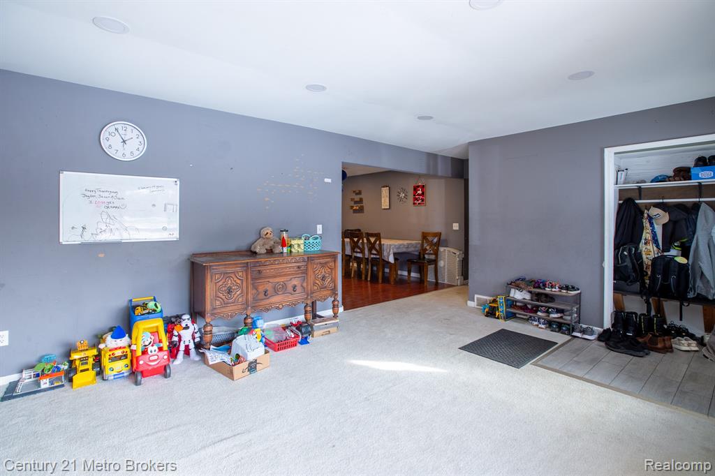 6101 Belsay Road, Grand Blanc, MI 48439 — Photo 4