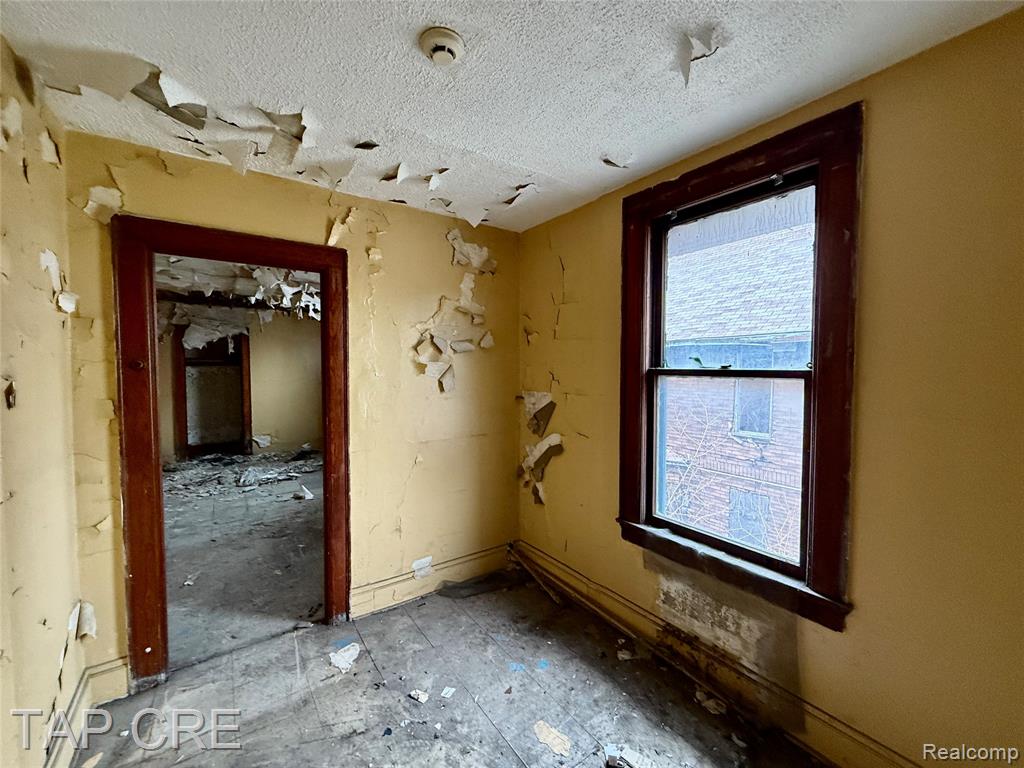 1092 E Grand Boulevard, Detroit, MI 48207 — Photo 9