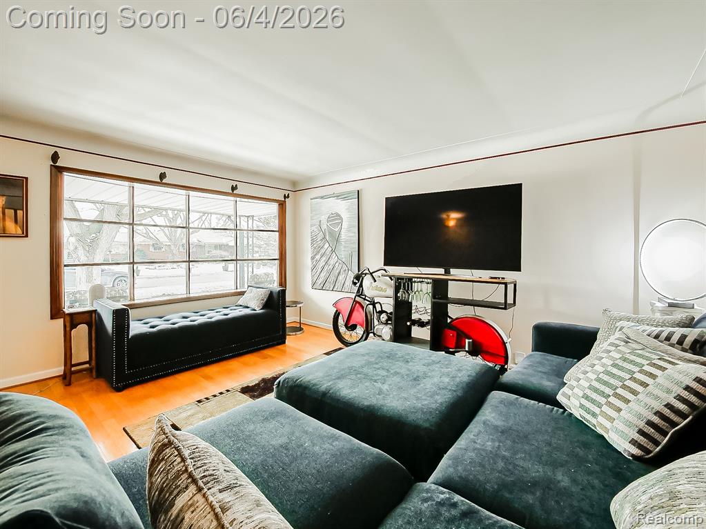 31745 Schoolcraft, Fraser, MI 48026 — Photo 4