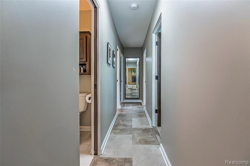 4990 Broomfield Lane, West Bloomfield, MI — Photo 40