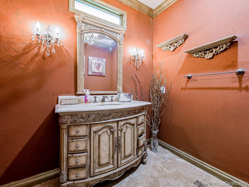 5570 HAMPSHIRE Drive, West Bloomfield, MI — Photo 26