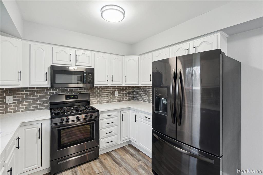 7107 FAIRGROVE Drive, Swartz Creek, MI 48473 — Photo 12