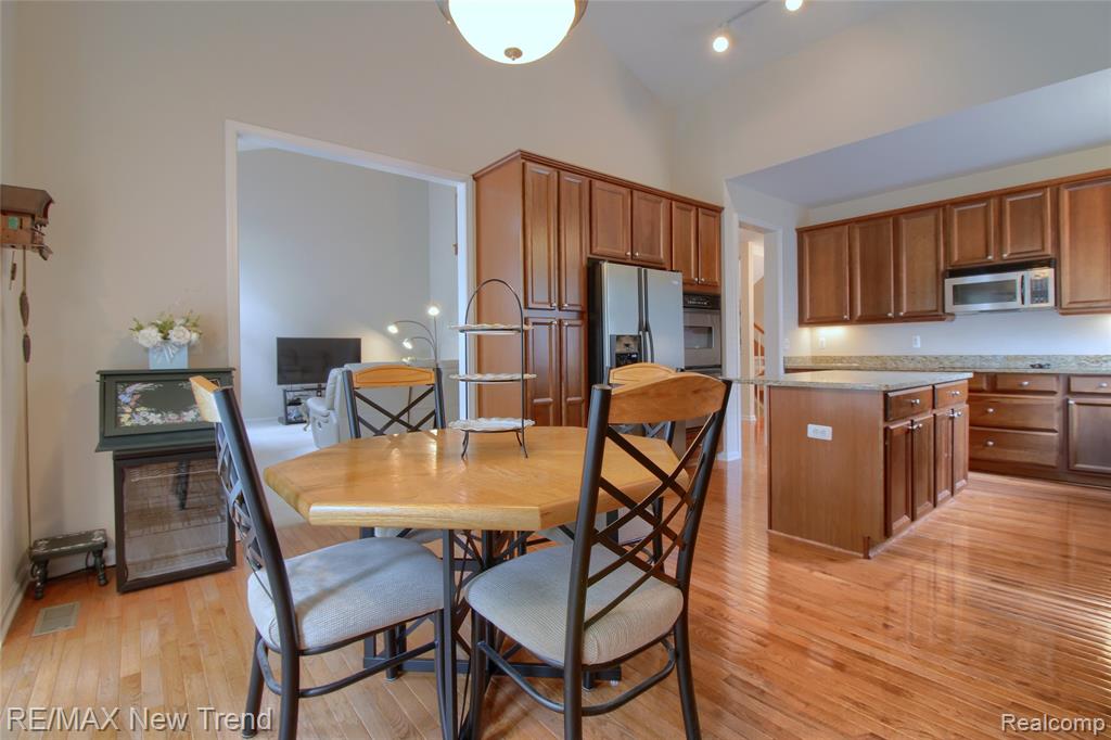 41672 Clemens Circle, Novi, MI 48377 — Photo 18