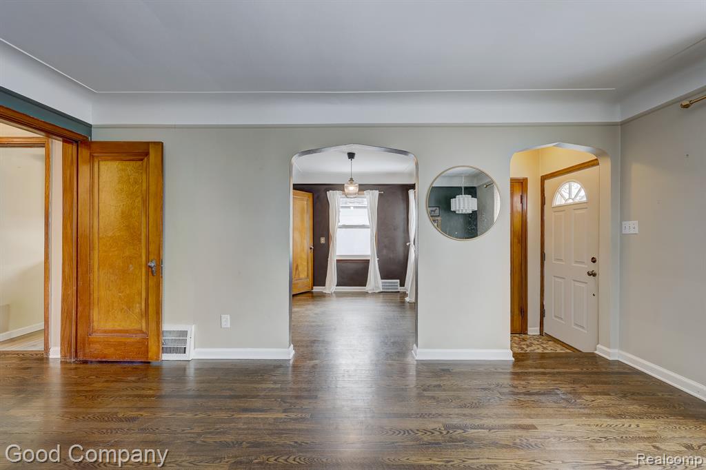 8460 Kenberton Drive, Oak Park, MI 48237 — Photo 11