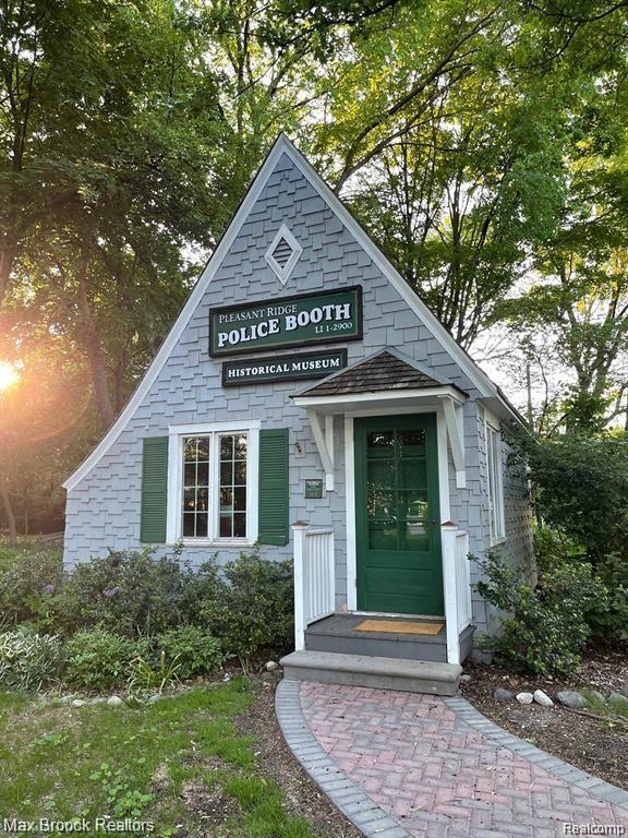 20 WOODSIDE PARK Boulevard, Pleasant Ridge, MI — Photo 36