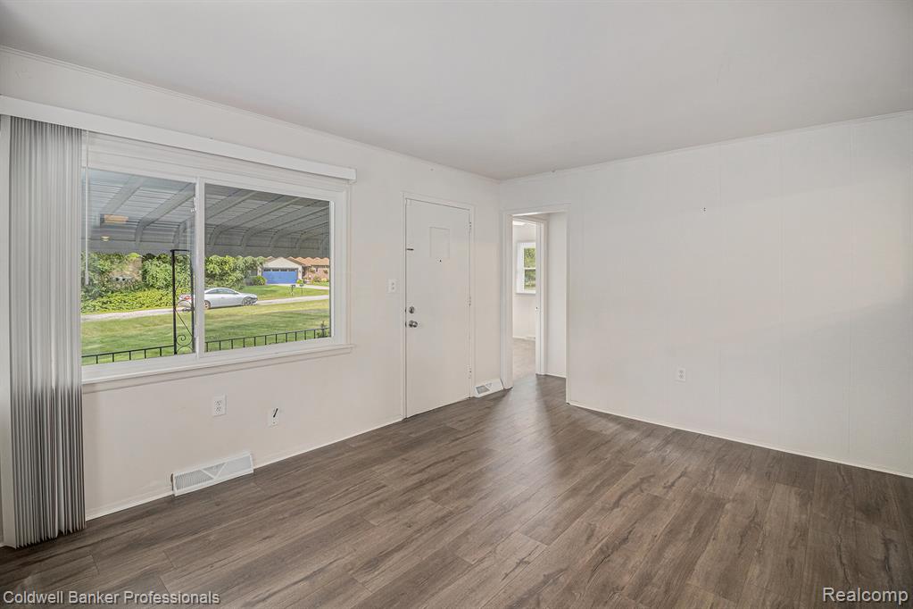 2761 Gorlad Street, Orion, MI — Photo 11