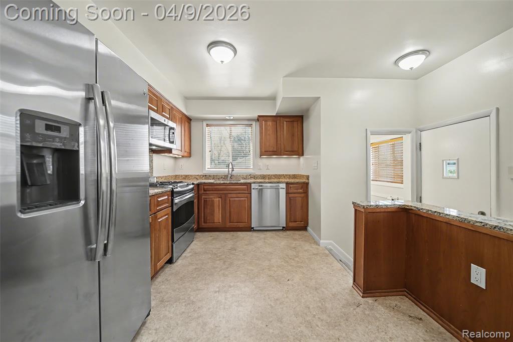 906 Englewood Avenue, Royal Oak, MI 48073 — Photo 5