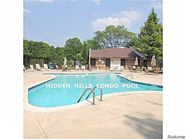 404 WILLOW GROVE Lane, Rochester Hills, MI 48307 — Photo 2