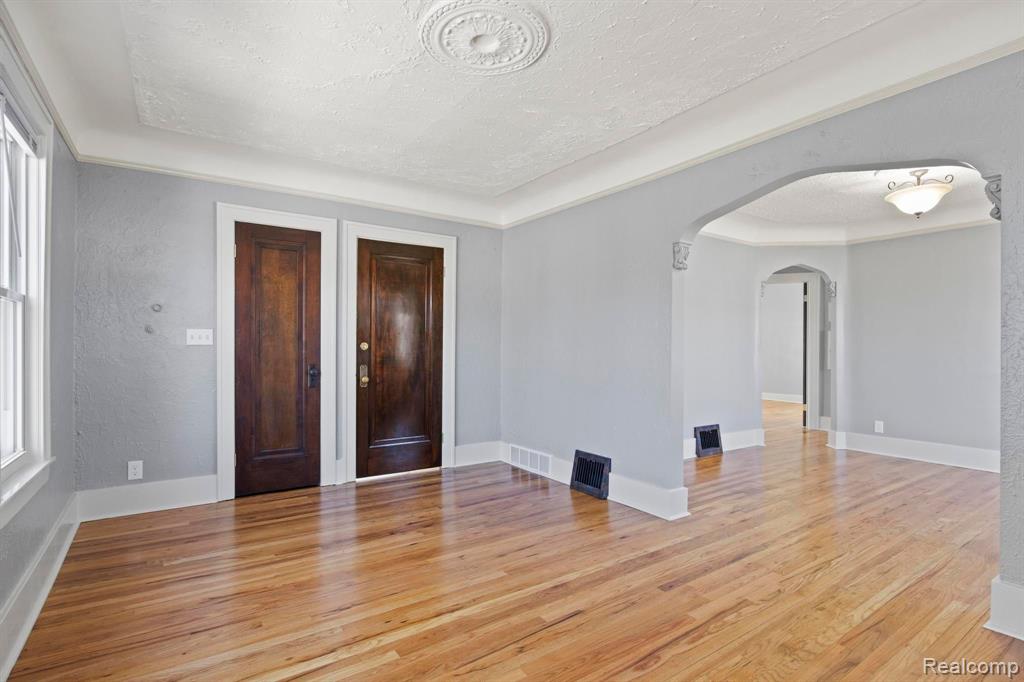 902 E 2ND Street, Royal Oak, MI 48067 — Photo 5
