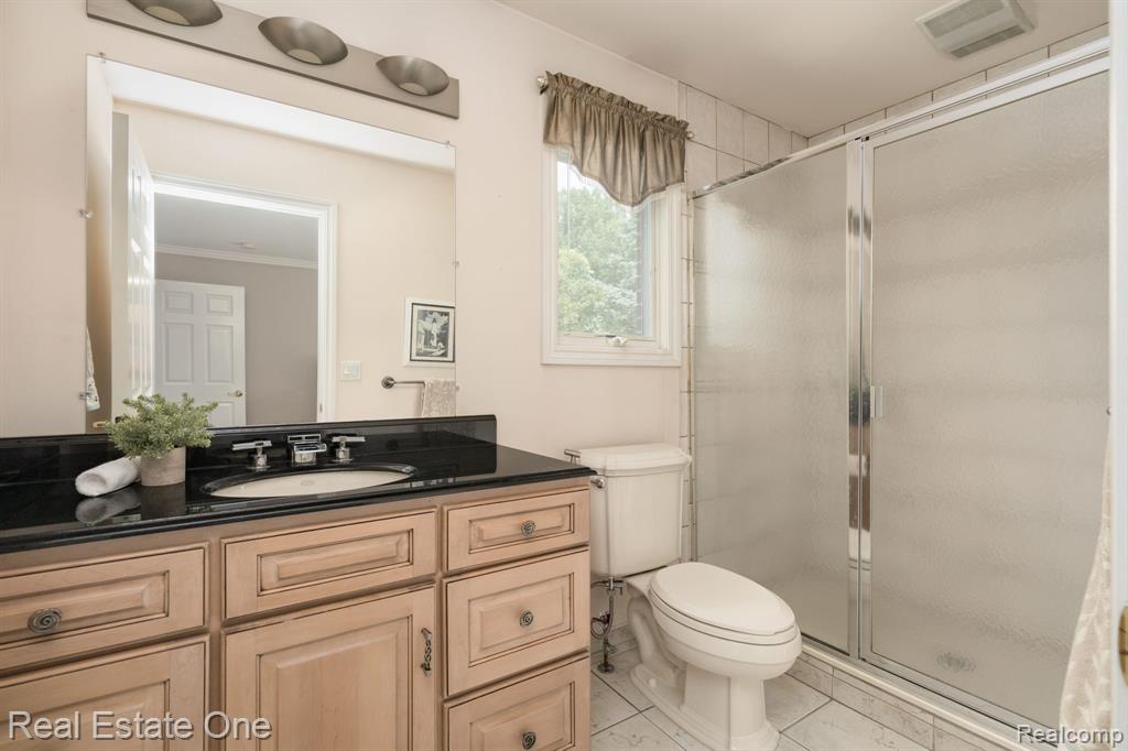 6120 EVANSWOOD Road, Troy, MI, 48085