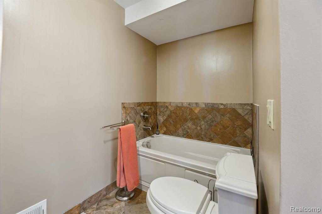 7039 Timberview Trail, West Bloomfield, MI — Photo 47