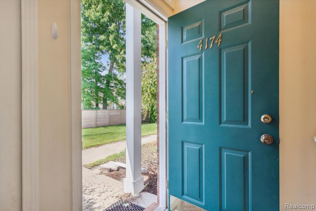 4174 BERKSHIRE Drive, Sterling Heights, MI 48314 — Photo 8