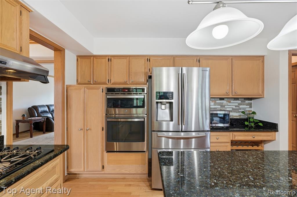 52825 Seven Oaks Drive, Utica, MI 48316 — Photo 6