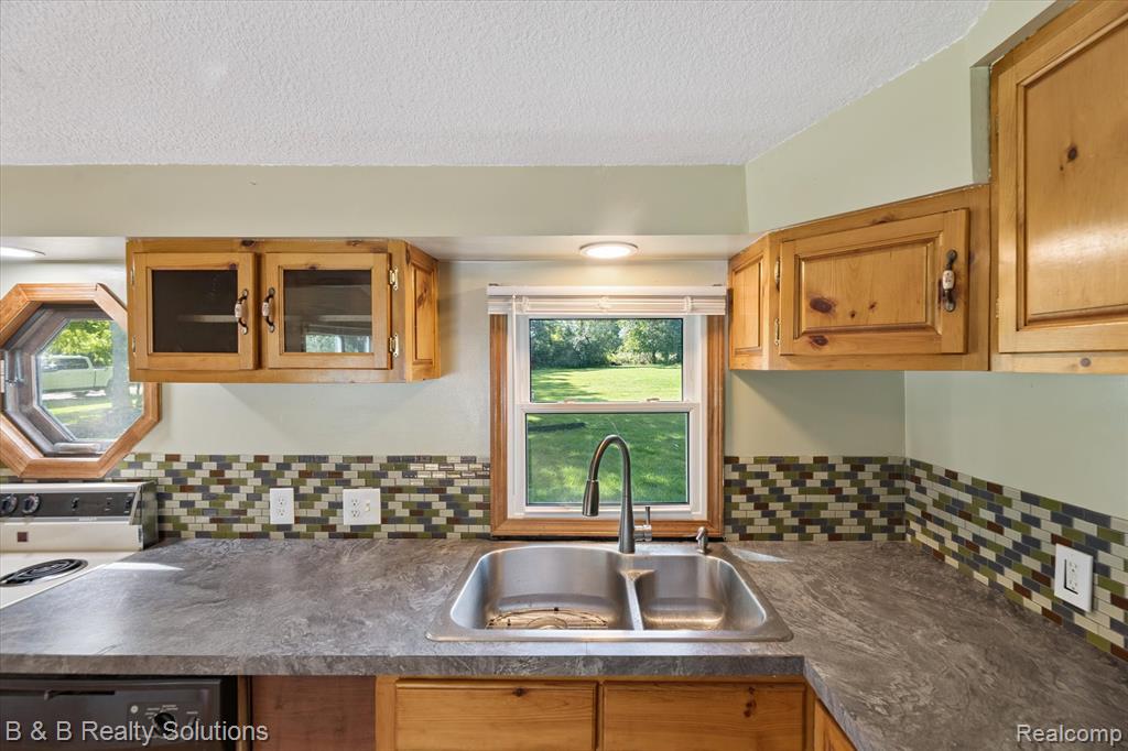 5159 Millis Road, North Branch, MI 48461 — Photo 13