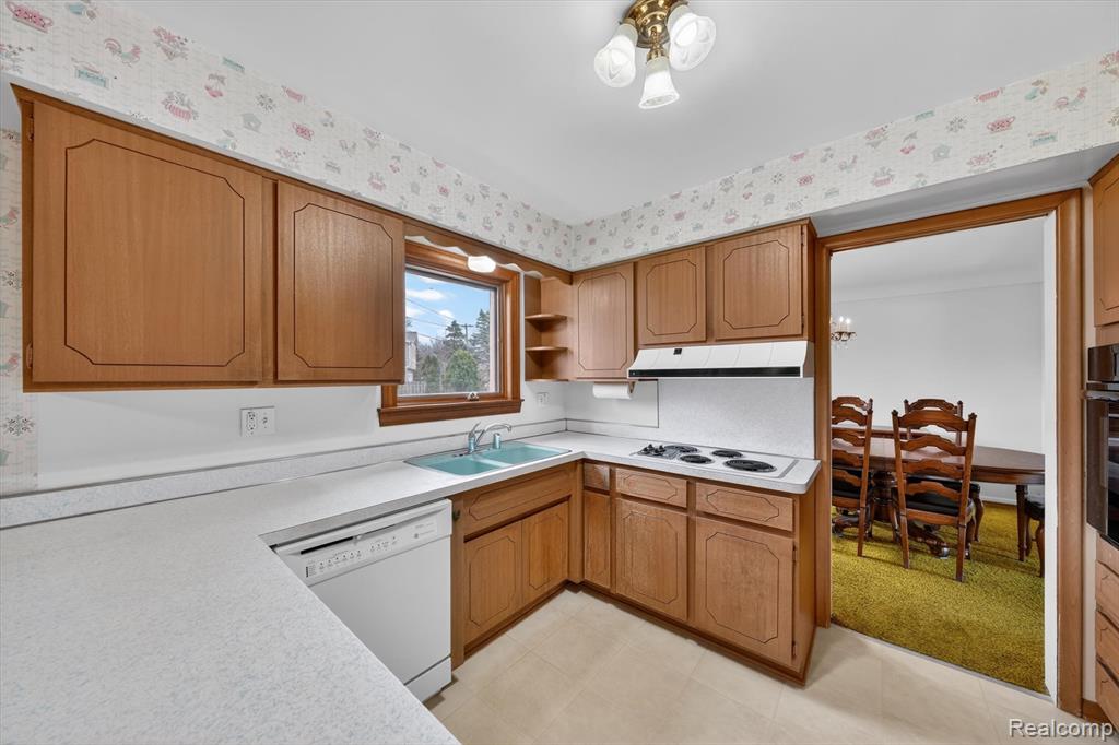 21520 Goethe Ave, Grosse Pointe Woods, MI 48236 — Photo 9