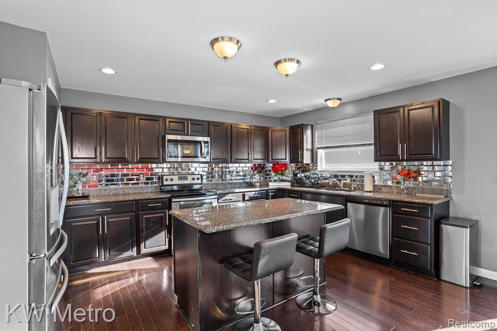 7966 Hallie Drive, Ypsilanti, MI 48198 — Photo 9